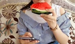 吃瓜吐舌最新视频,揭秘幕后故事，带你领略趣味瞬间