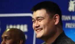 姚明吃瓜的视频,篮球巨星变身“吃瓜群众”，趣味横生