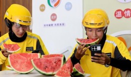 快递员吃瓜,揭秘快递行业背后的生活点滴