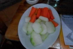 中山南头吃瓜,夏日炎炎，吃瓜群众的热闹时光