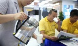 快递员吃瓜,揭秘快递行业背后的生活点滴