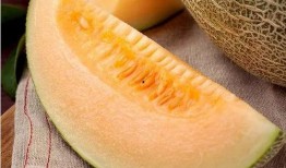 下雨吃瓜梳头动态,夏日悠闲时光记