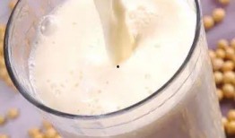 吃瓜喝豆浆拉肚,夏日消暑饮品变“拉肚神器”？吃瓜喝豆浆竟引发肠胃不适