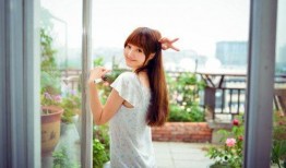 揭阳初中女孩吃瓜,一场校园里的甜蜜误会