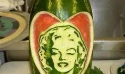 什么都不懂还敢吃瓜,揭秘吃瓜群众的狂欢世界