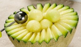 天气冷吃哈密瓜的说说,哈密瓜甜蜜来袭——寒冷天气中的甜蜜选择”