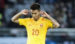 韦世豪吃瓜足球,揭秘球场背后的趣味故事