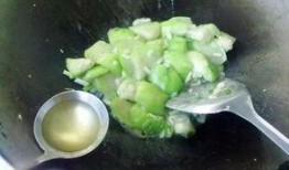 水瓜炒着吃做法
