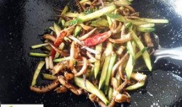 吃鱿鱼须瓜条,美味与营养的完美结合